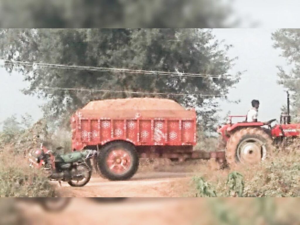 धुरकी थाना के पुलिस ने जब्त किया ट्रैक्टर बड़ा बालू मचा हड़कंप